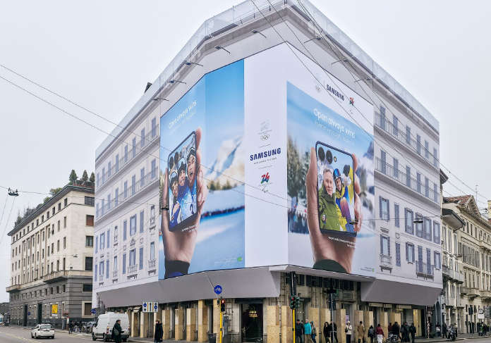 samsung-mobile-galaxy-z-flip7-milano-cortina-2026-open-always-wins-ooh-in-milan_main3ff